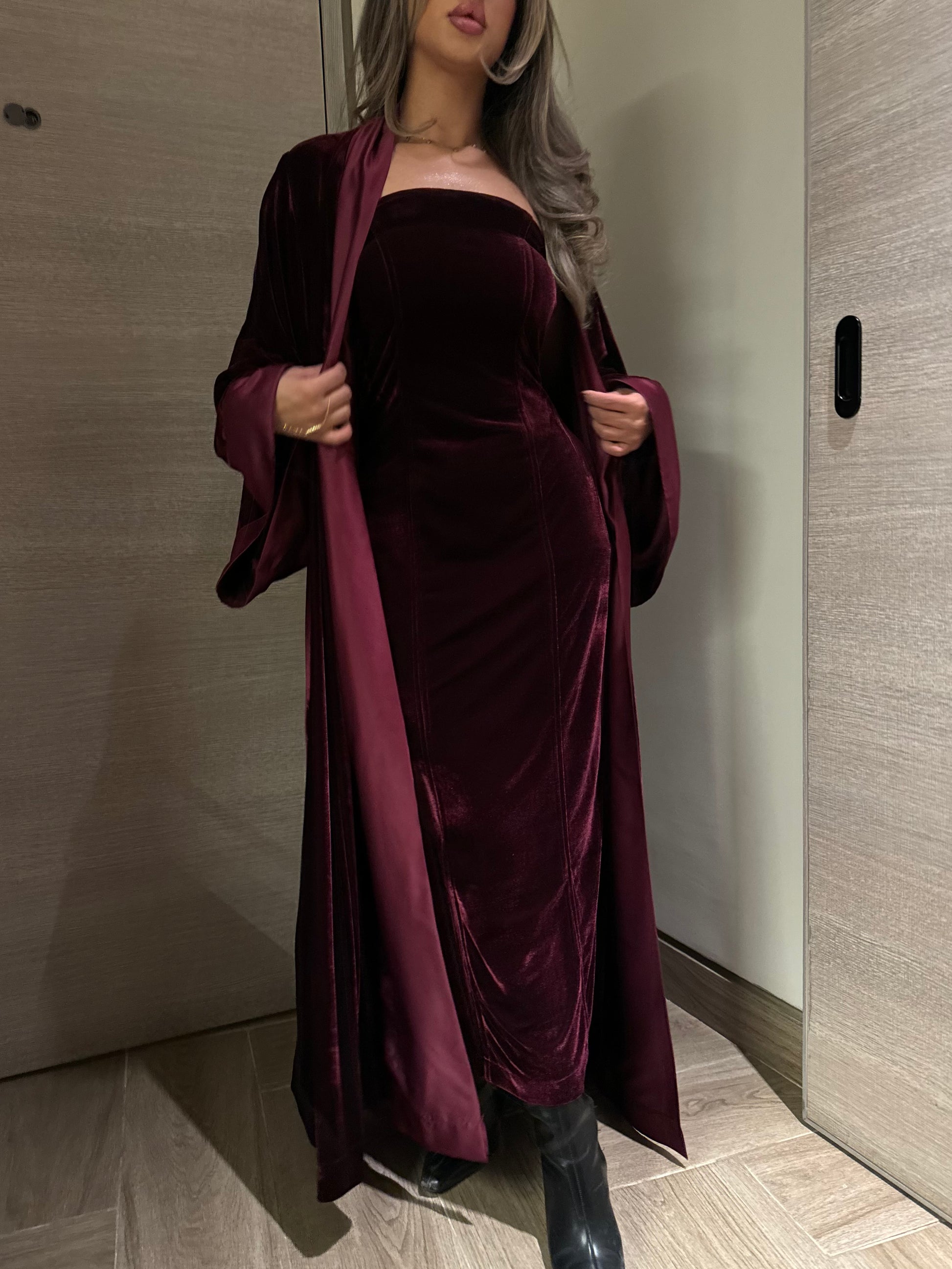 Cherry in velvet kaftan R25🌙