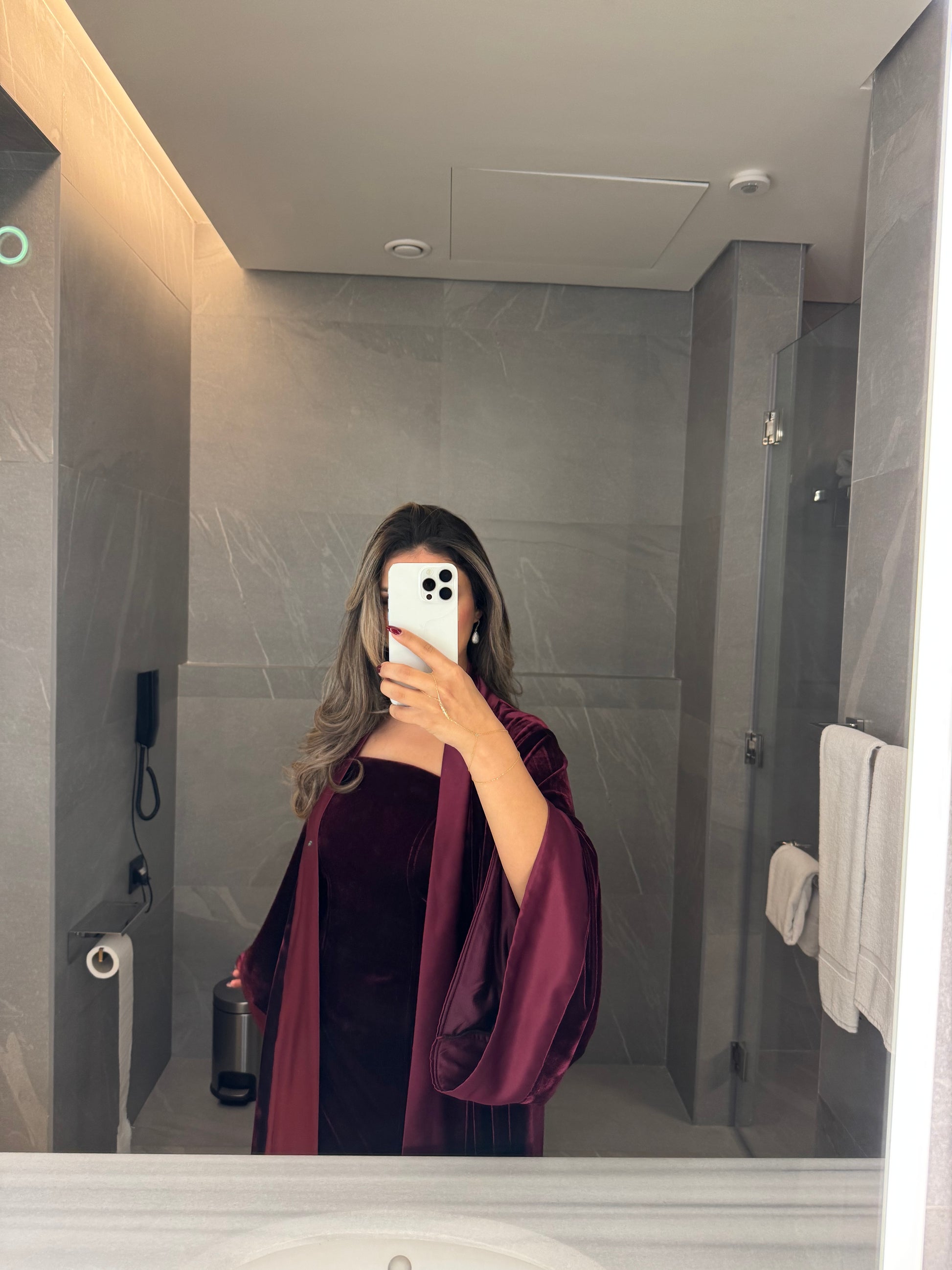 Cherry in velvet kaftan R25🌙