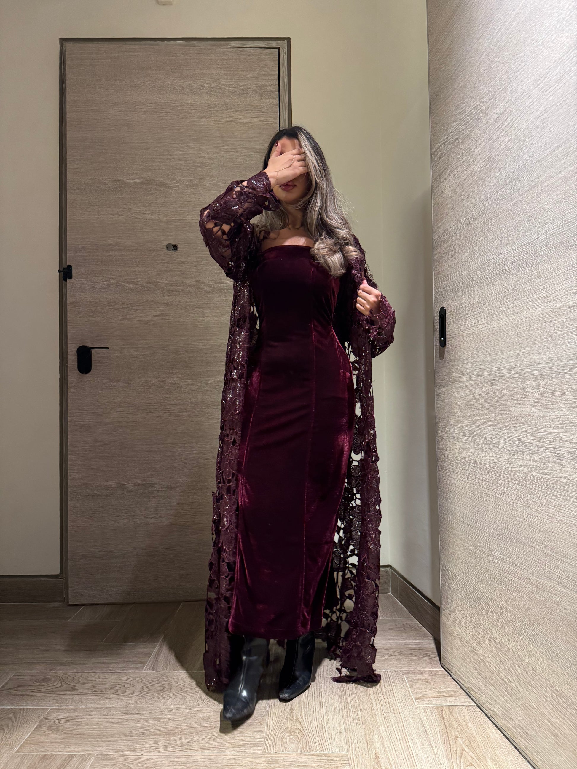 Velvet Shiny cherry kaftan R25🌙