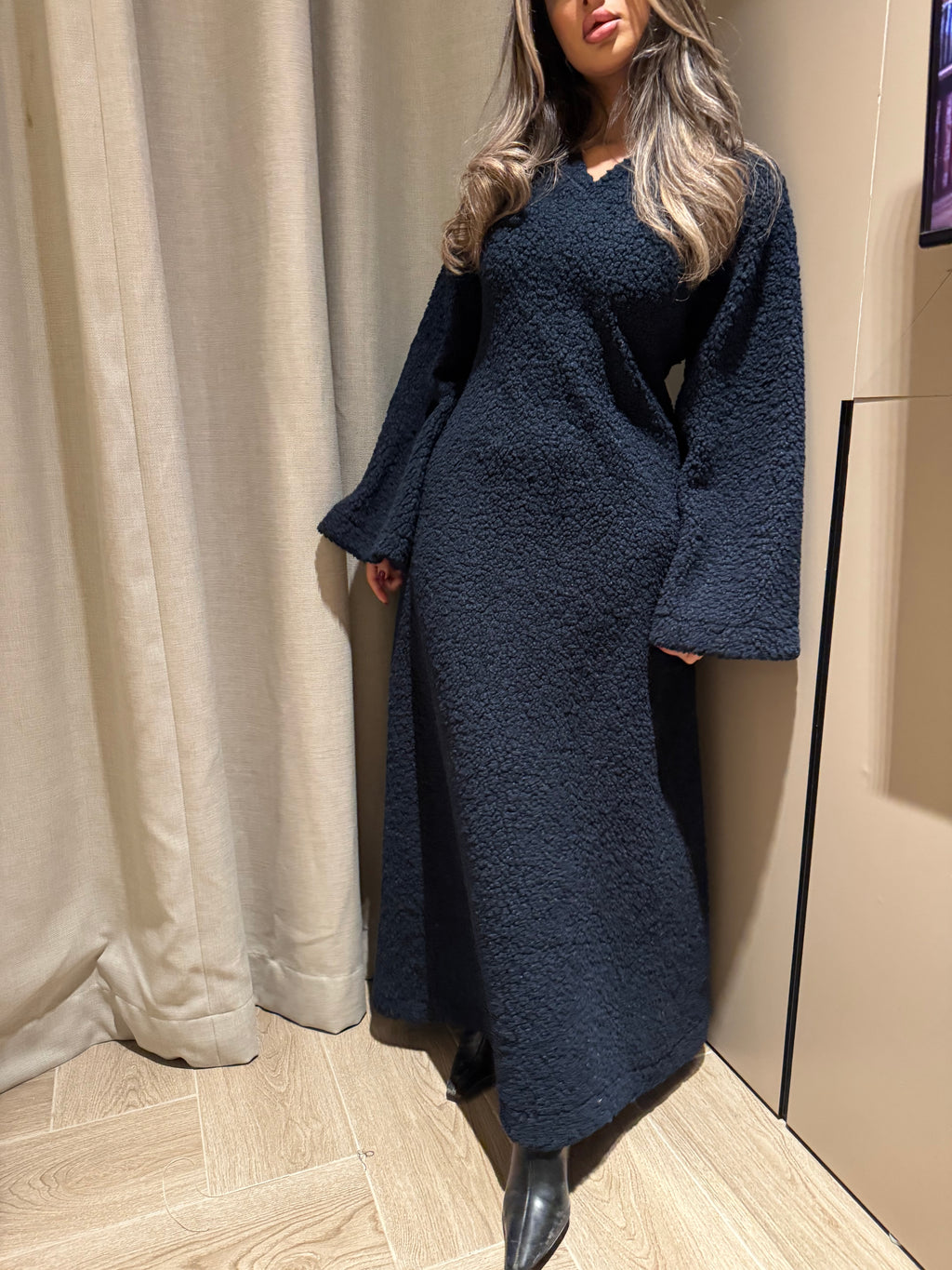 Cozy shearing dress in navy