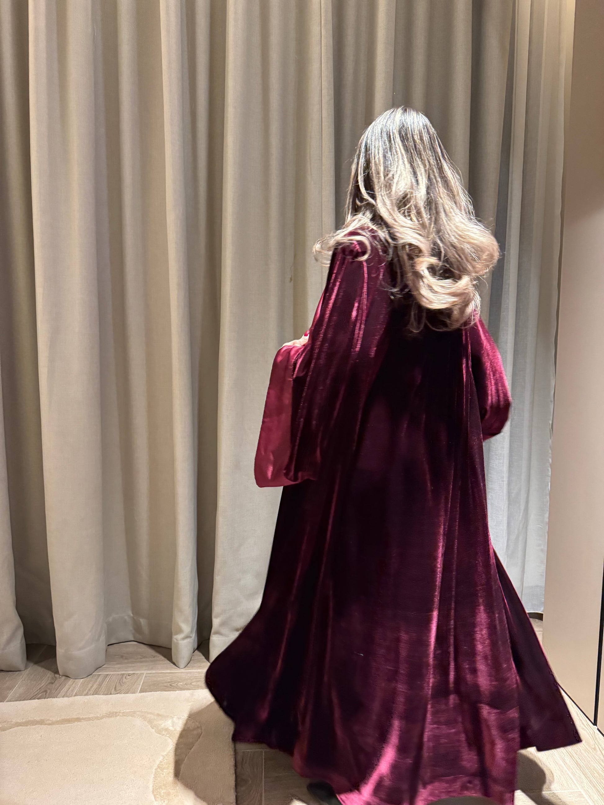 Cherry in velvet kaftan R25🌙