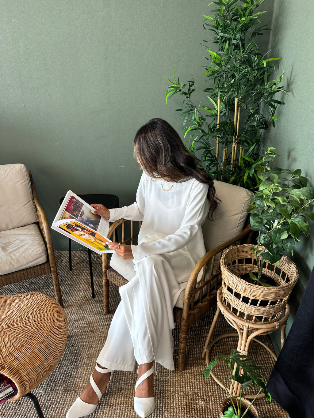 All white set جاهز للتوصيل