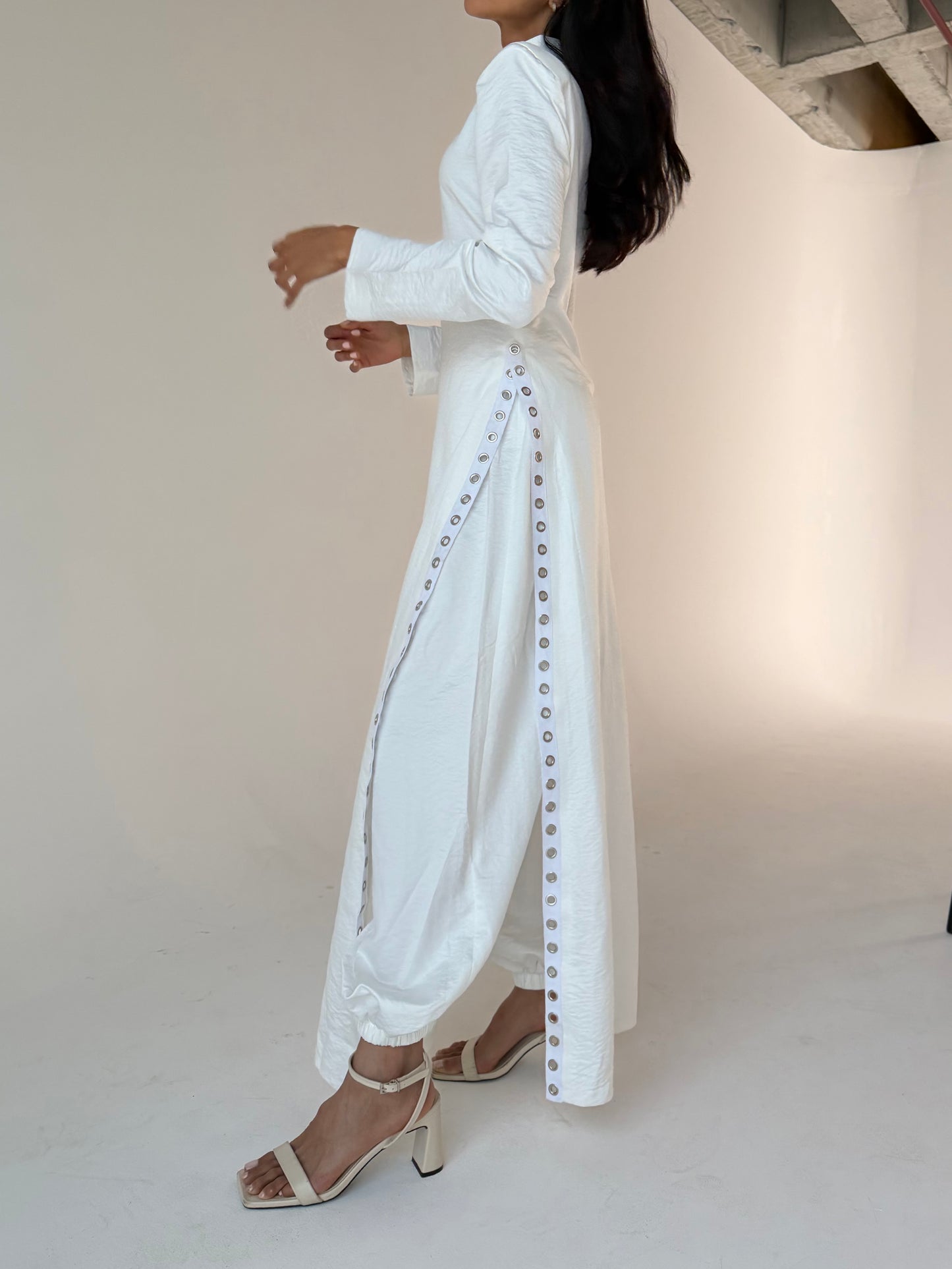 Off white grommets set