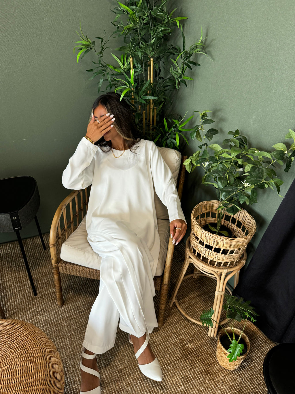 All white set جاهز للتوصيل